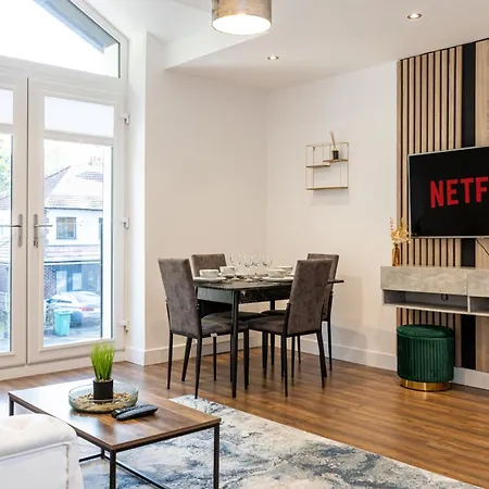Luxury 2Br Apartment In Chorlton, Free Parking-2